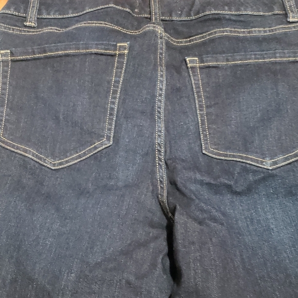 Shorts - Picture 3 of 4